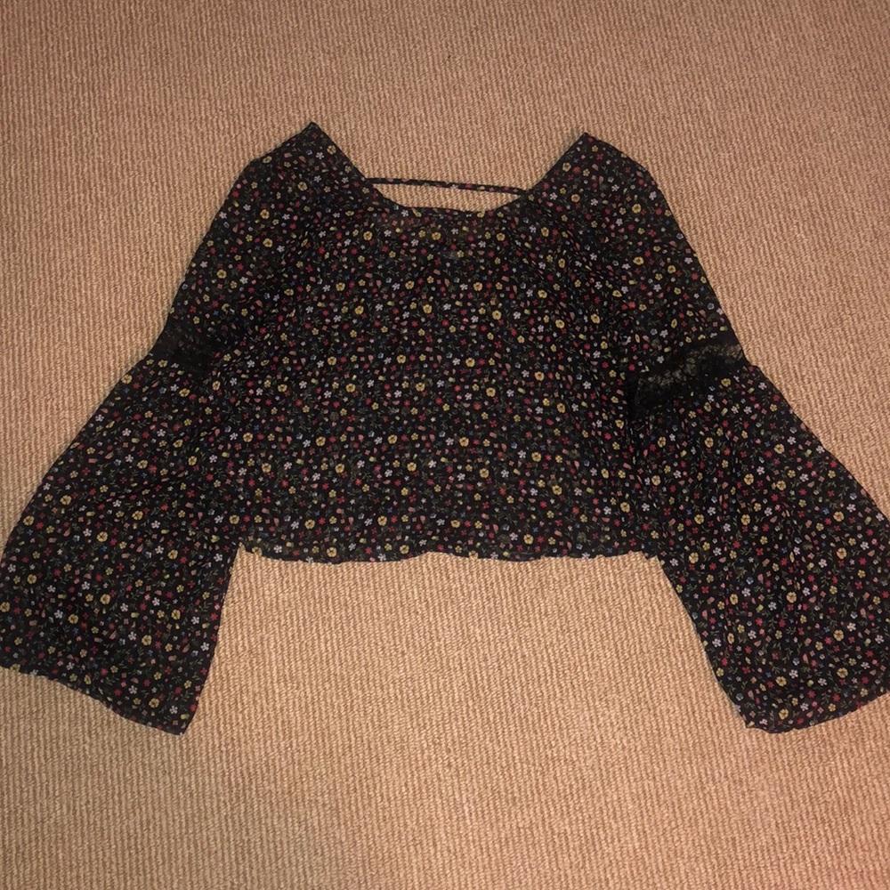 Bell Sleeve Floral Crop